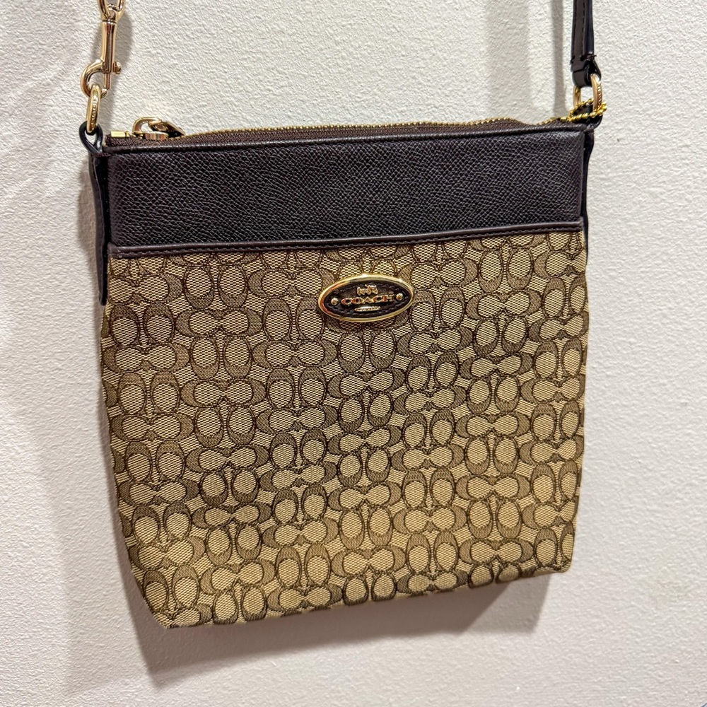 Coach 52576 North South Swingpack Crossbody Bag Signature Canvas